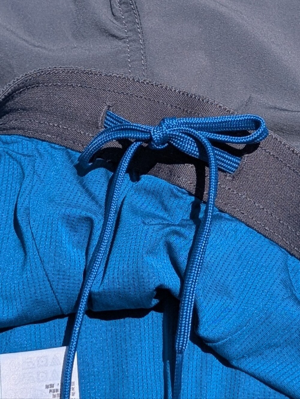 Kirkland Signature Men's Swim Trunks Size M - Picture 11 of 15